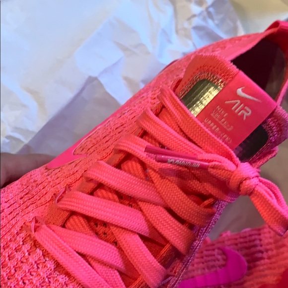 ❌SOLD❌ W Nike Air Vapormax -Triple Pink sz 9 - Picture 1 of 7